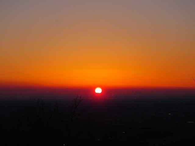 高尾山　山頂から見た日の出

