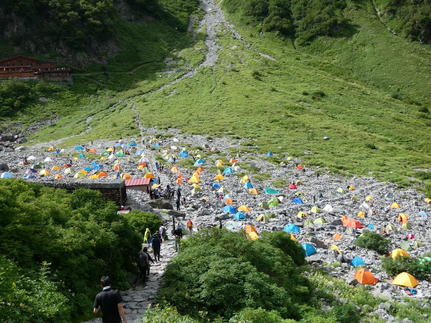 涸沢カールでテント泊の様子