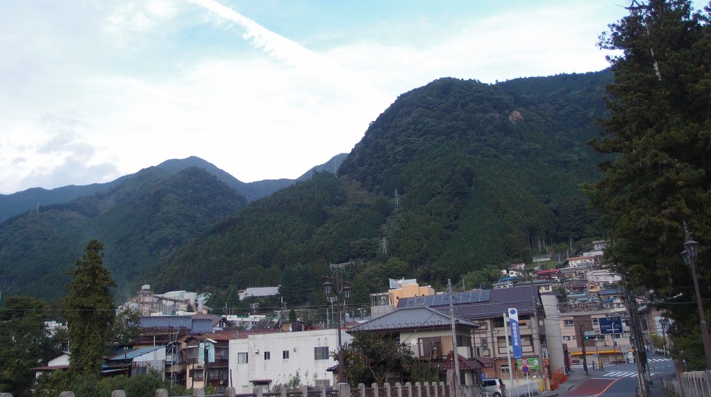 御岳から奥多摩へ続く登山道
