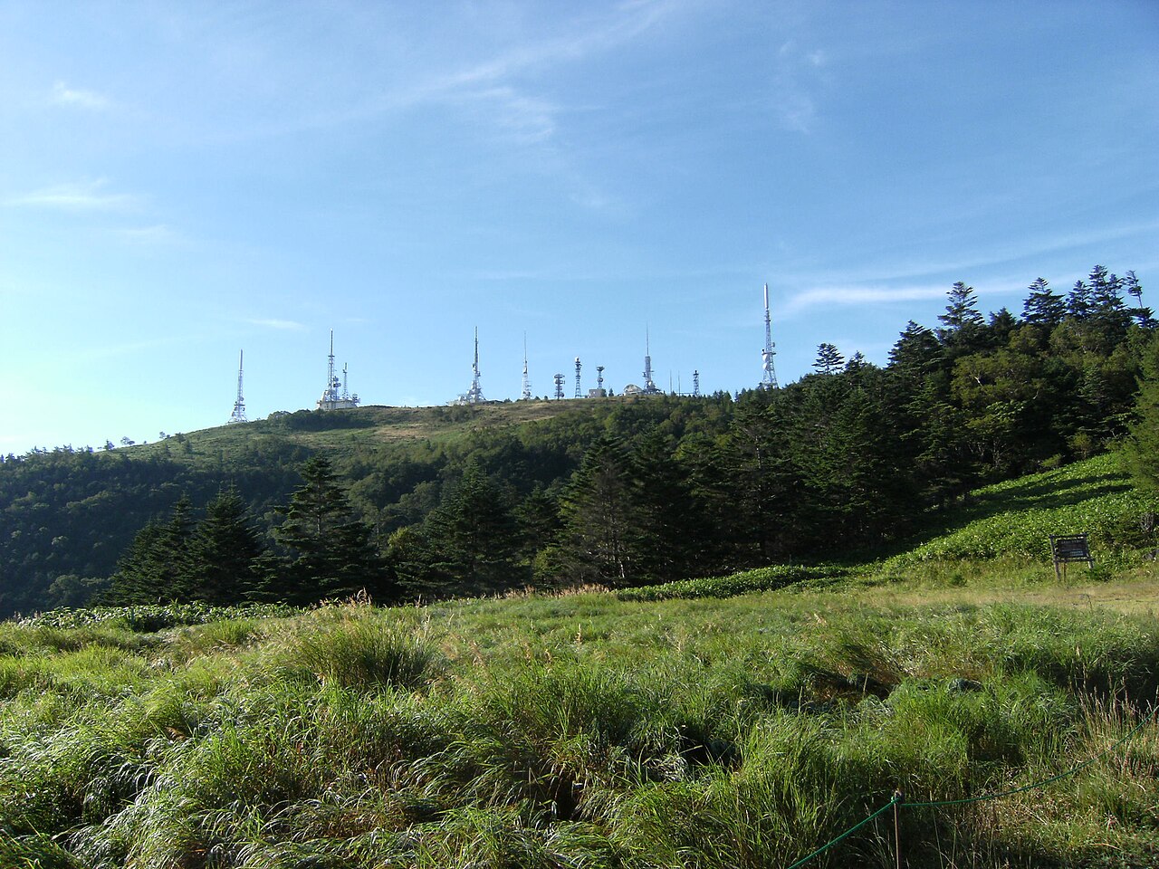 美ヶ原最高峰・王ヶ頭のアンテナ群