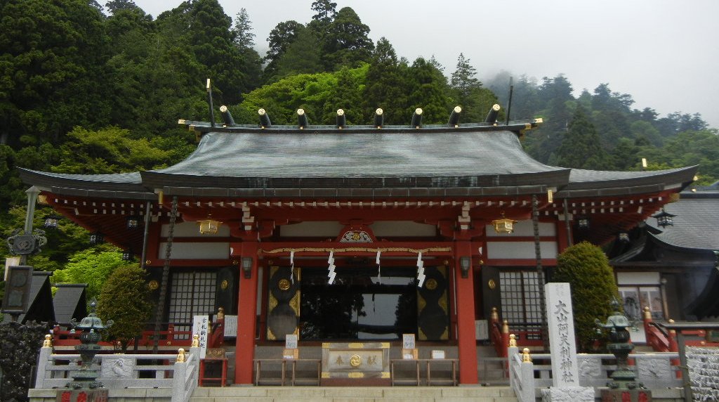 大山阿夫利神社の下社拝殿