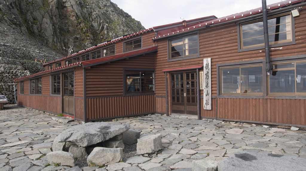白出のコルに建つ穂高岳山荘