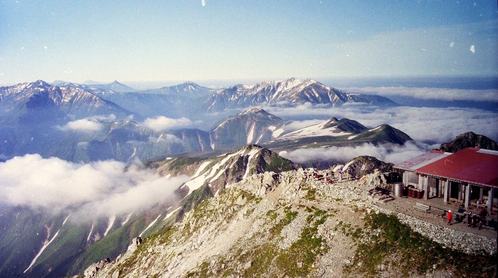 立山連峰・雄山の稜線と雲海